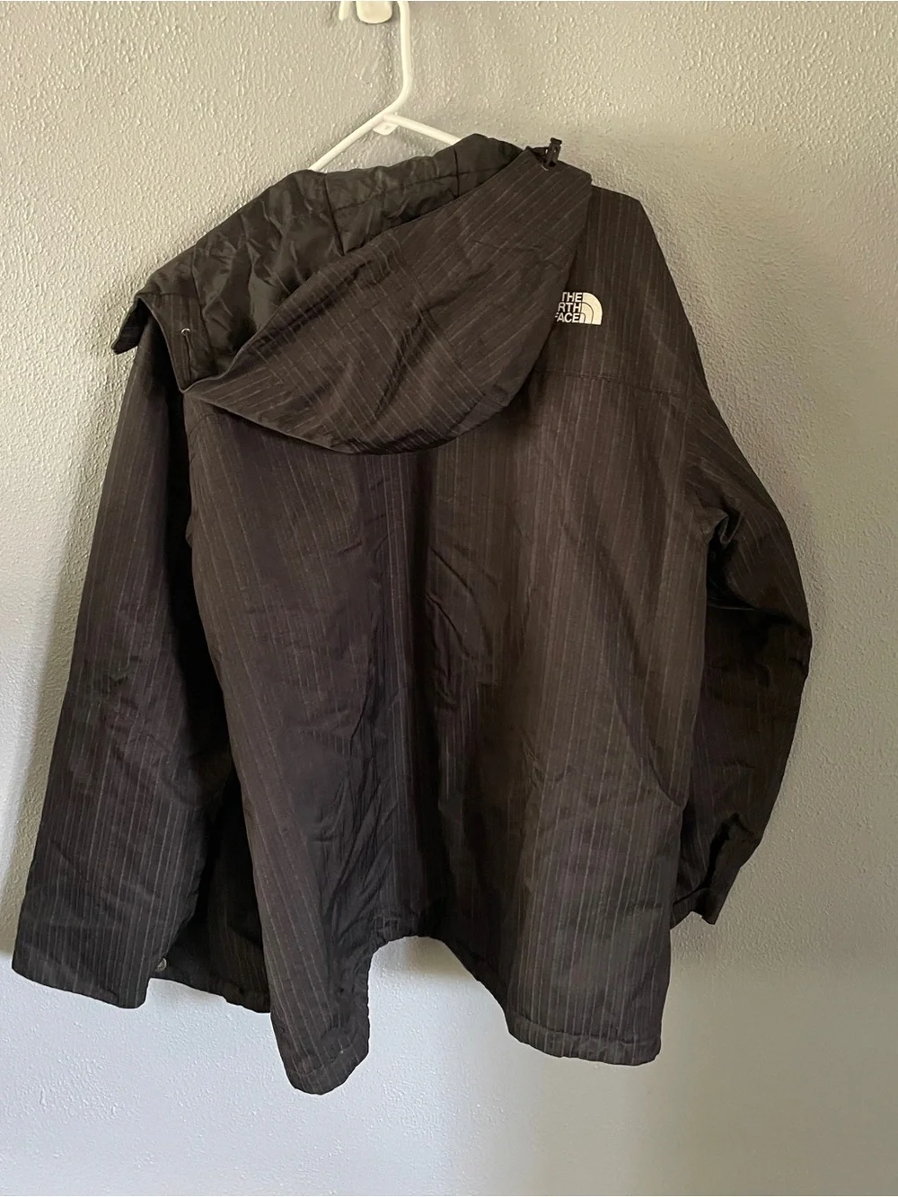 The North Face Black and Grey Pinstripe Insulated Hooded Jacket Men’s Size L